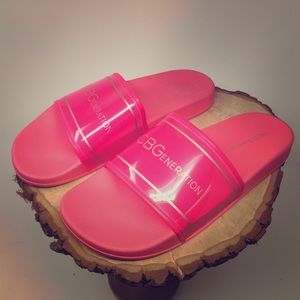 NWOT Hot Pink BCBGeneration Slides Size 10